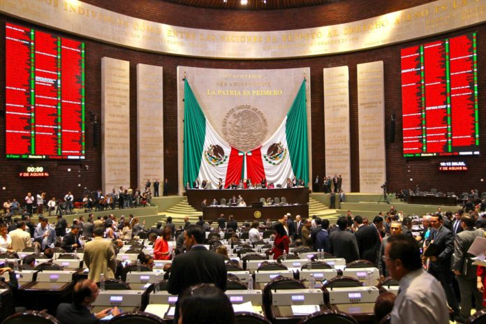 DIPUTADOS-696x464
